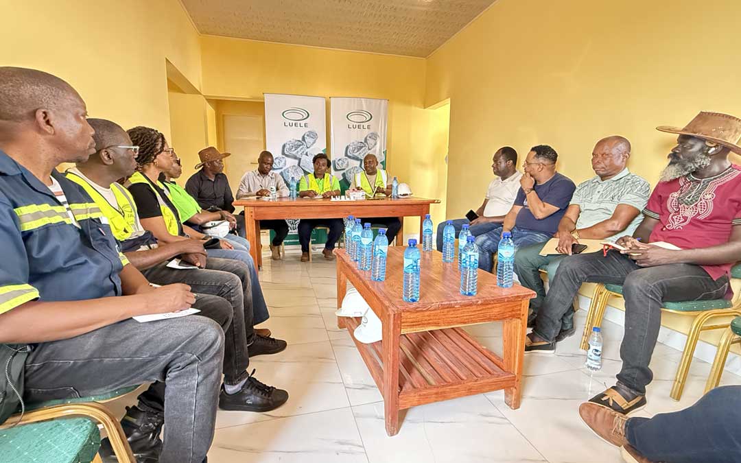 Luele-e-líderes-comunitários-preparam-entrega-do-reassentamento