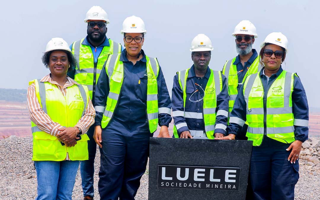 Delegação da Sonangol CPD durante a visita de benchmarking à Sociedade Mineira do Luele, realizada nos dias 7 e 8 de Setembro, com foco na partilha de experiências e boas práticas no sector mineiro.